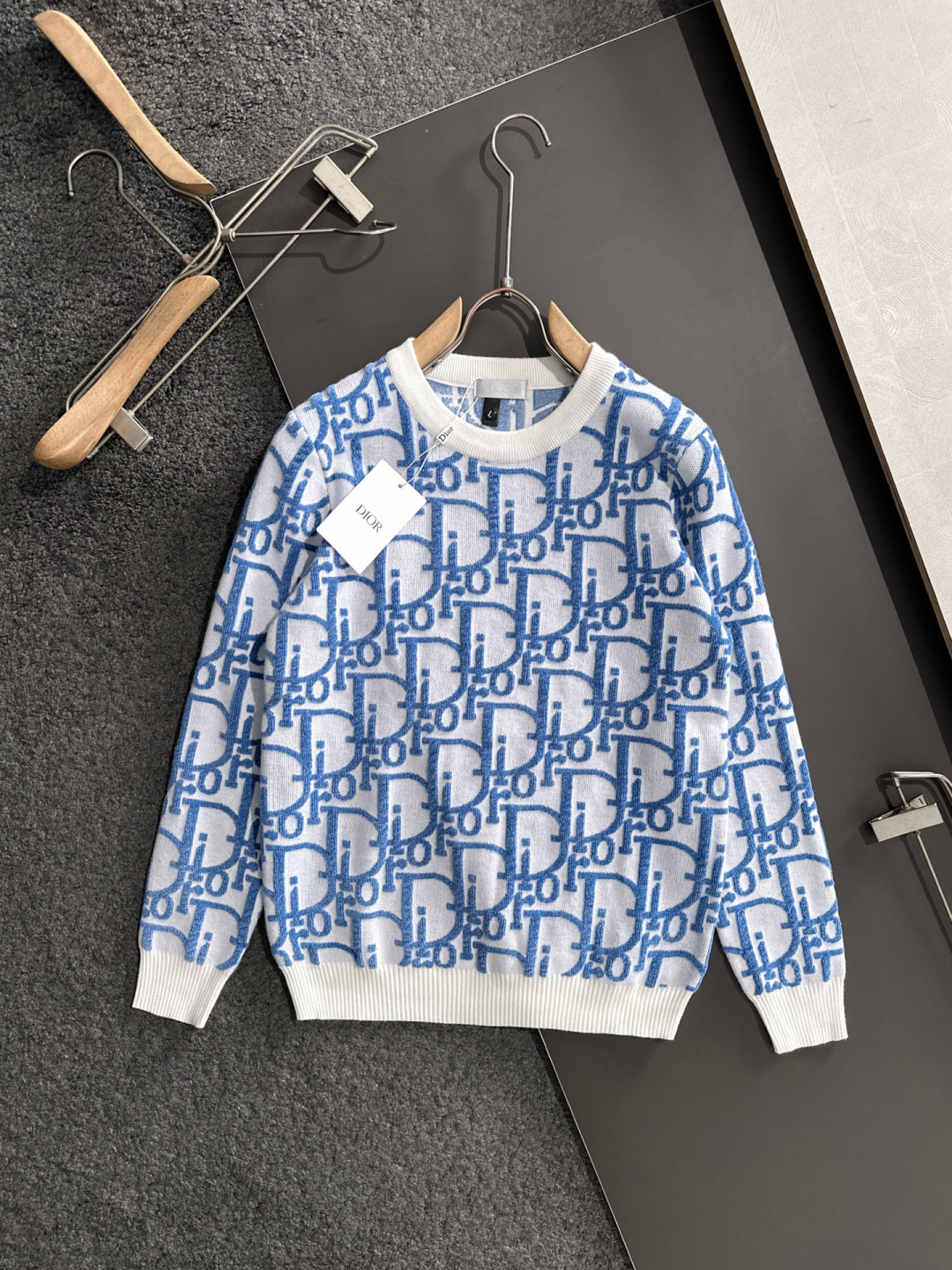 CD 2025秋冬全身提花新款简约圆领针织羊毛衫，精致工艺专柜面料，顶级元素融合打造，经典3标齐全，潮男