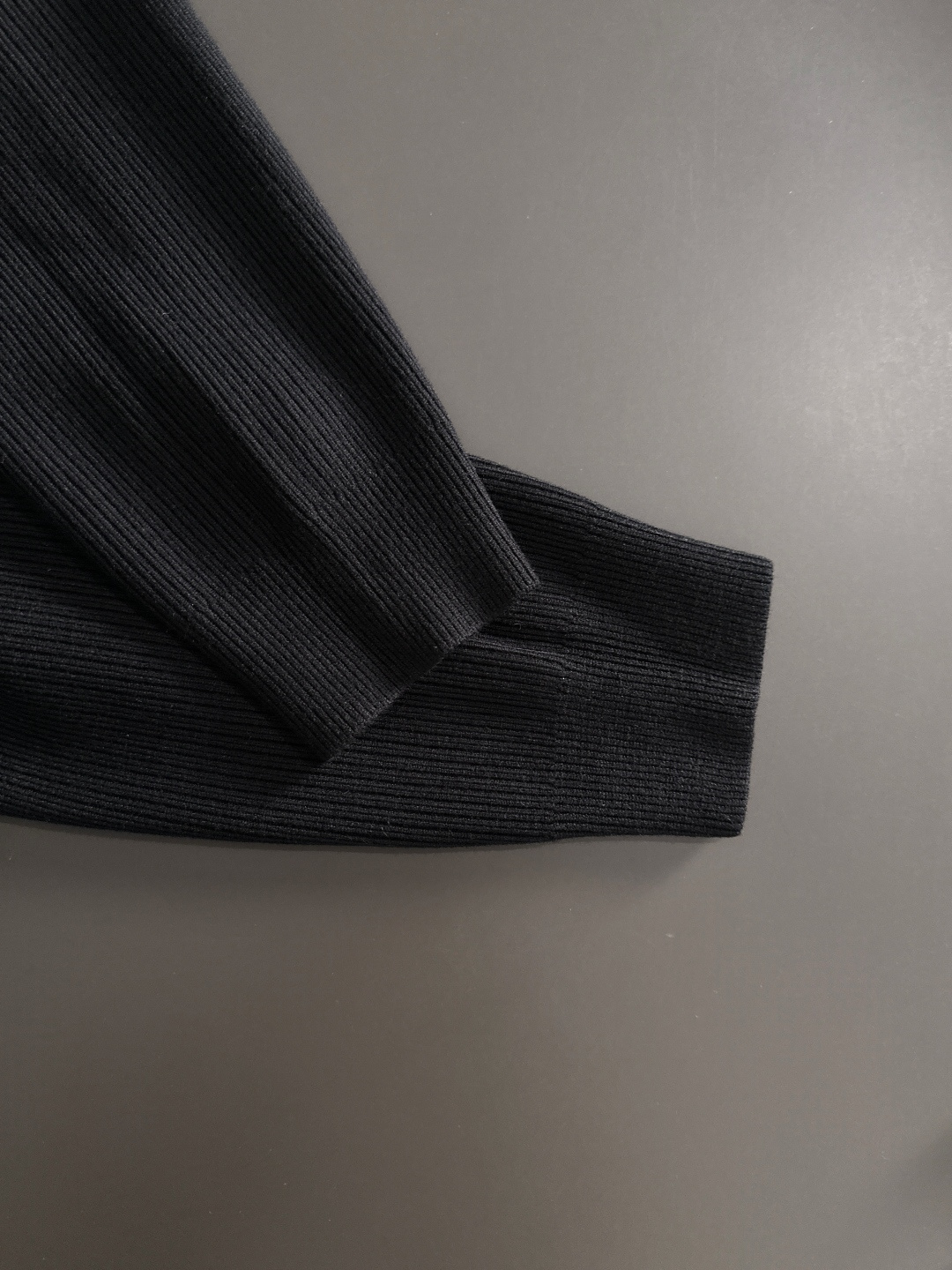 MON 2025SS秋冬新款开衫毛衣，专柜同步发售，采用羊毛混纺针织衫毛衣，经典logo，客供原版纽扣，