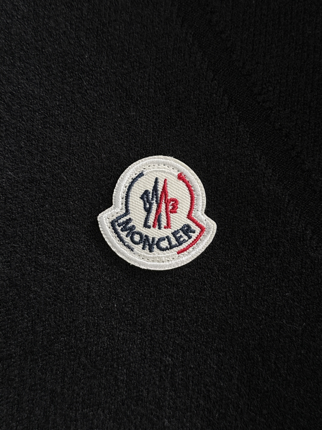 MON 2025SS秋冬新款开衫毛衣，专柜同步发售，采用羊毛混纺针织衫毛衣，经典logo，客供原版纽扣，