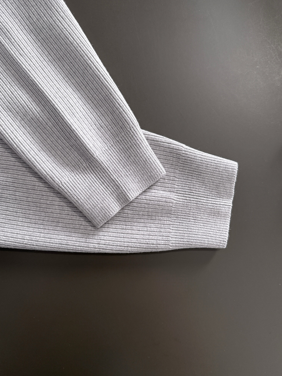 MON 2025SS秋冬新款开衫毛衣，专柜同步发售，采用羊毛混纺针织衫毛衣，经典logo，客供原版纽扣，