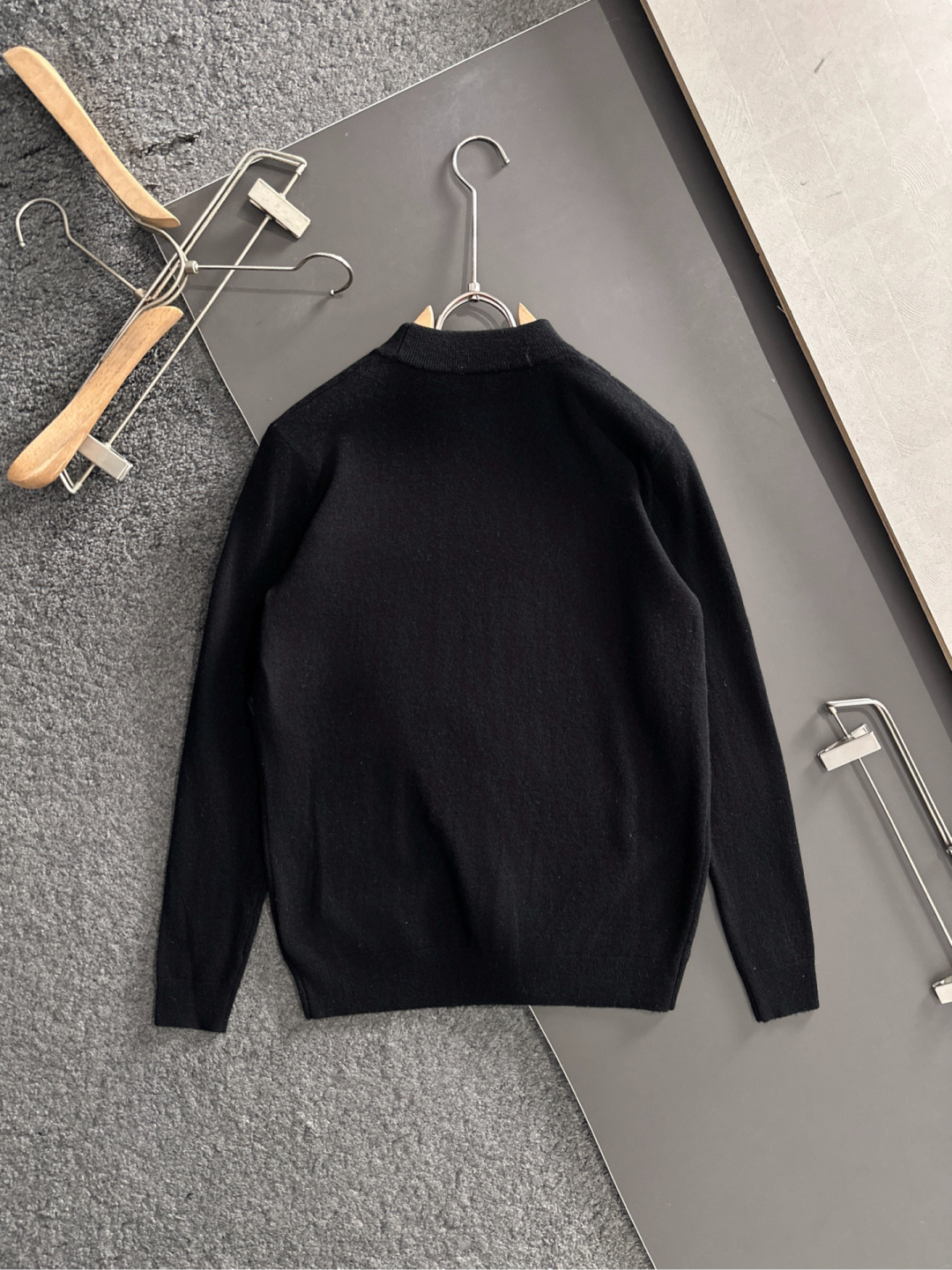 lP🆕 英伦雅痞绅士老钱们强烈推荐 经典圆领绵羊毛毛衣 经典刺绣低调奢华简约设计 保暖舒适 有型商务通勤