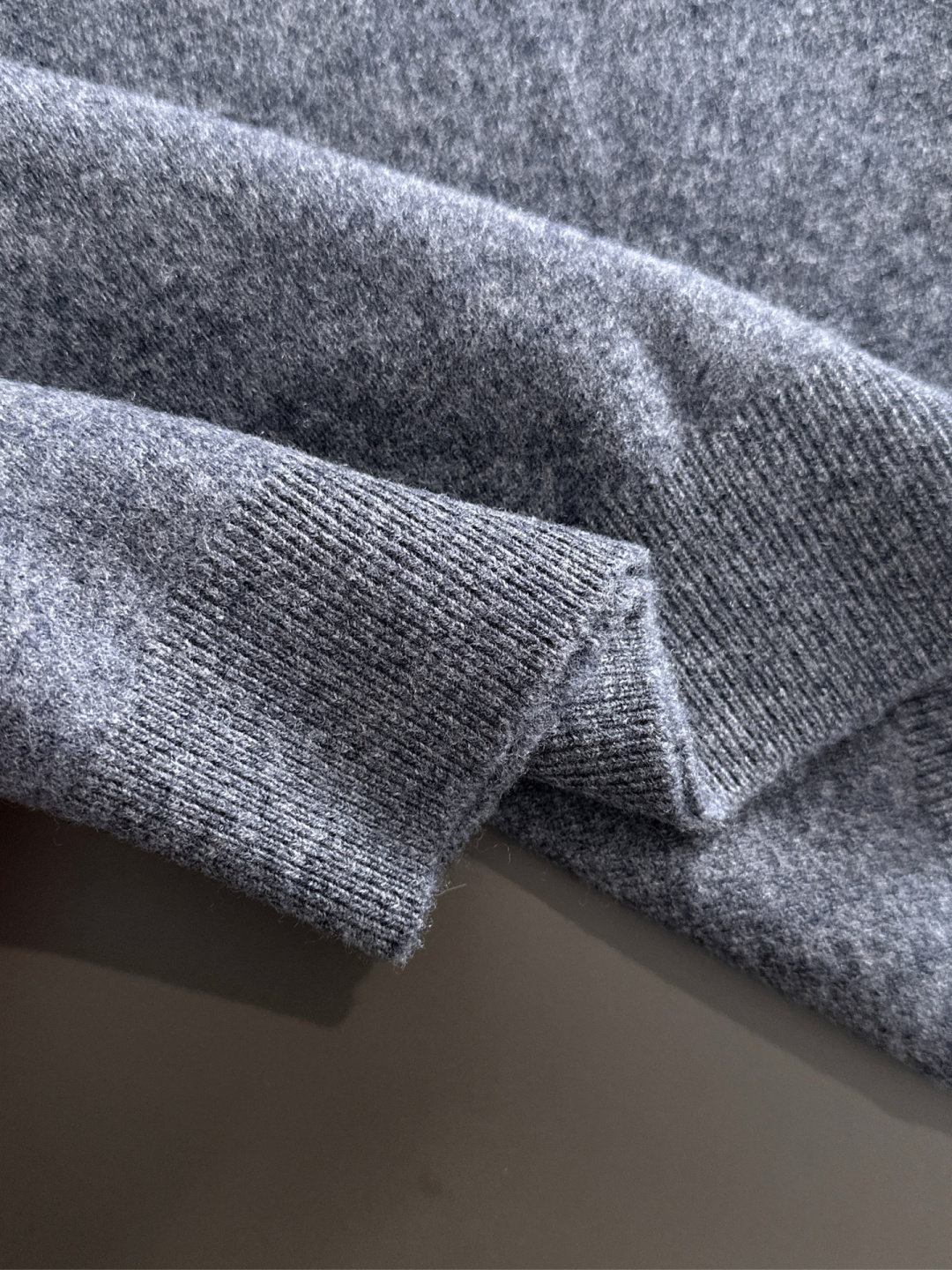 lP🆕 英伦雅痞绅士老钱们强烈推荐 经典圆领绵羊毛毛衣 经典刺绣低调奢华简约设计 保暖舒适 有型商务通勤