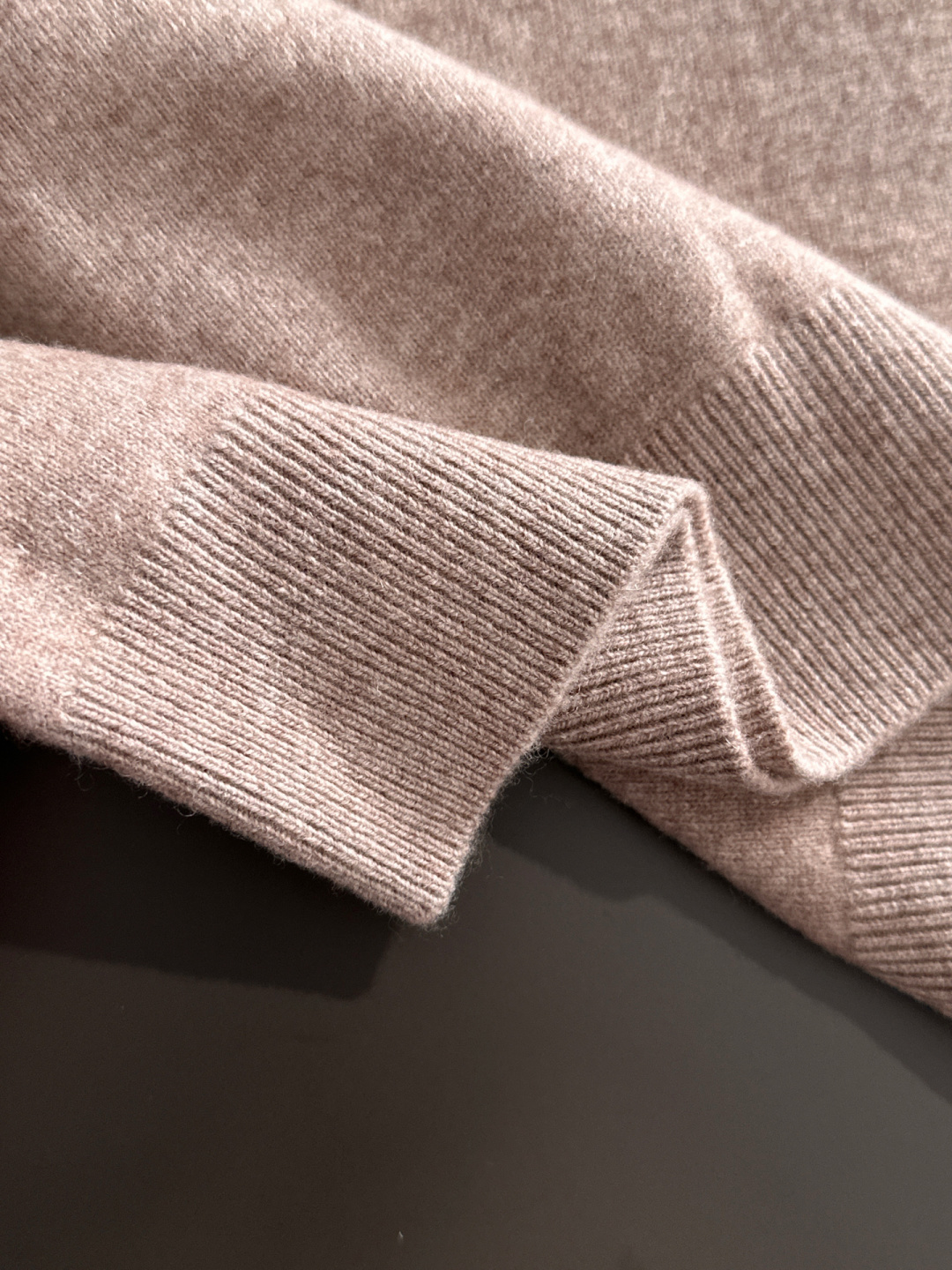 lP🆕 英伦雅痞绅士老钱们强烈推荐 经典圆领绵羊毛毛衣 经典刺绣低调奢华简约设计 保暖舒适 有型商务通勤