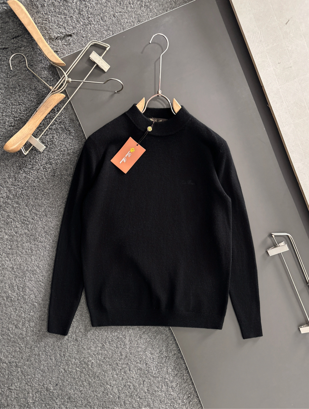 lP🆕 英伦雅痞绅士老钱们强烈推荐 经典圆领绵羊毛毛衣 经典刺绣低调奢华简约设计 保暖舒适 有型商务通勤