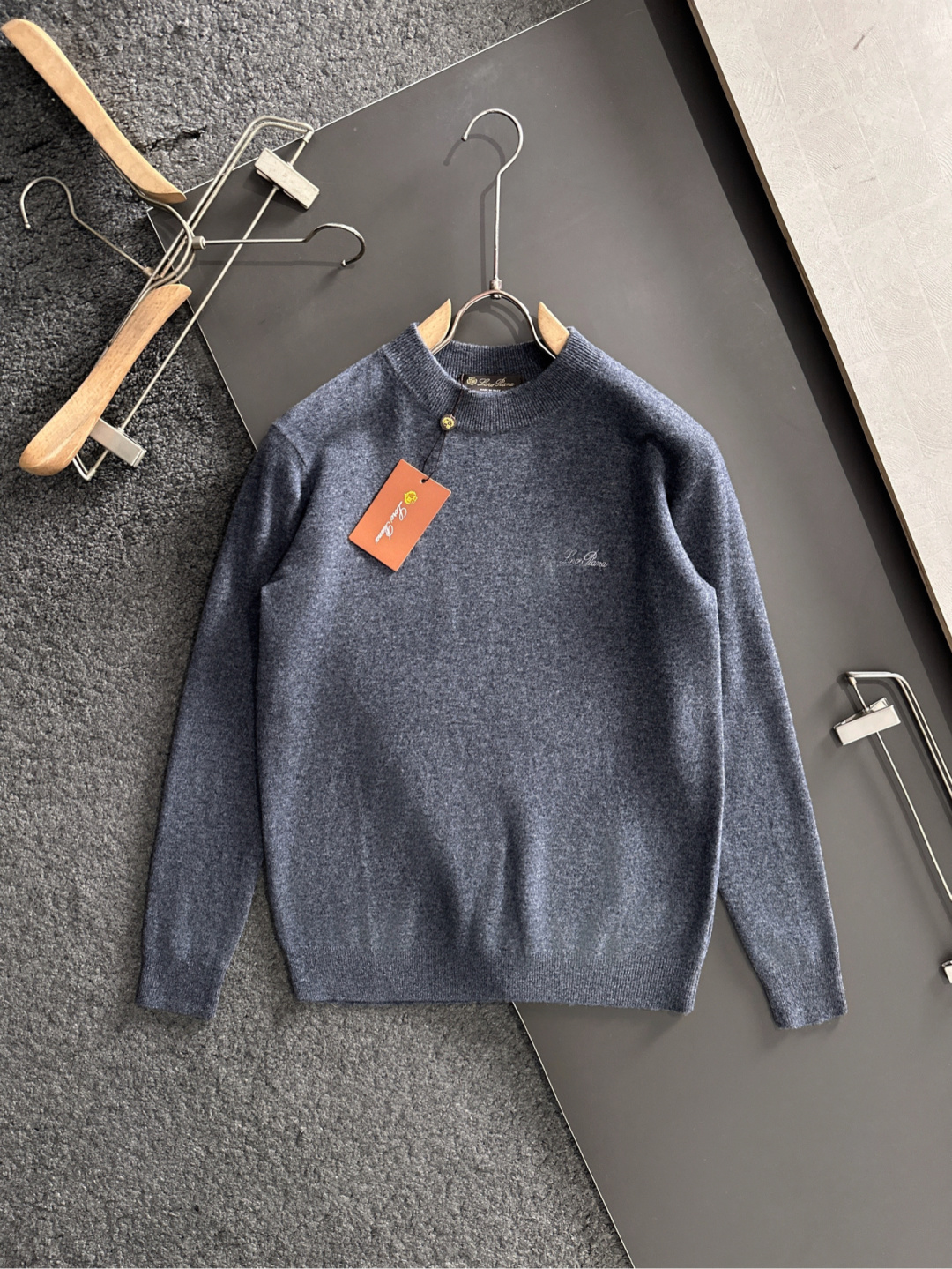 lP🆕 英伦雅痞绅士老钱们强烈推荐 经典圆领绵羊毛毛衣 经典刺绣低调奢华简约设计 保暖舒适 有型商务通勤