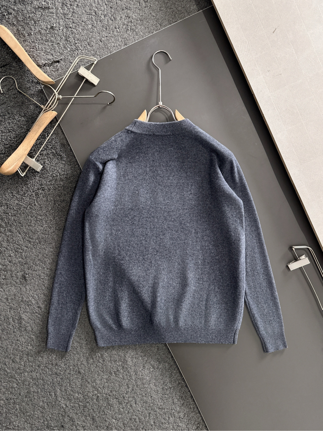 lP🆕 英伦雅痞绅士老钱们强烈推荐 经典圆领绵羊毛毛衣 经典刺绣低调奢华简约设计 保暖舒适 有型商务通勤