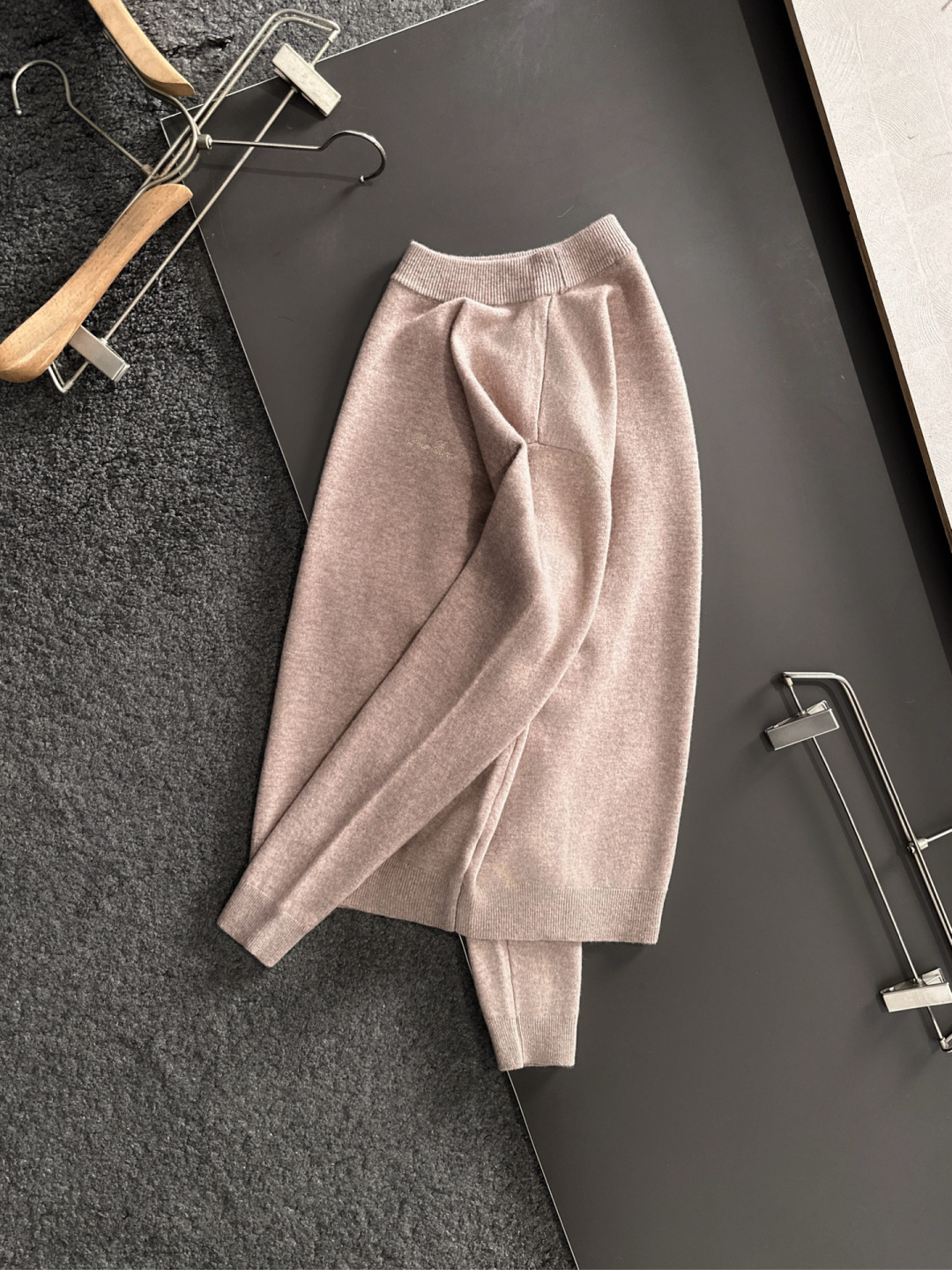 lP🆕 英伦雅痞绅士老钱们强烈推荐 经典圆领绵羊毛毛衣 经典刺绣低调奢华简约设计 保暖舒适 有型商务通勤