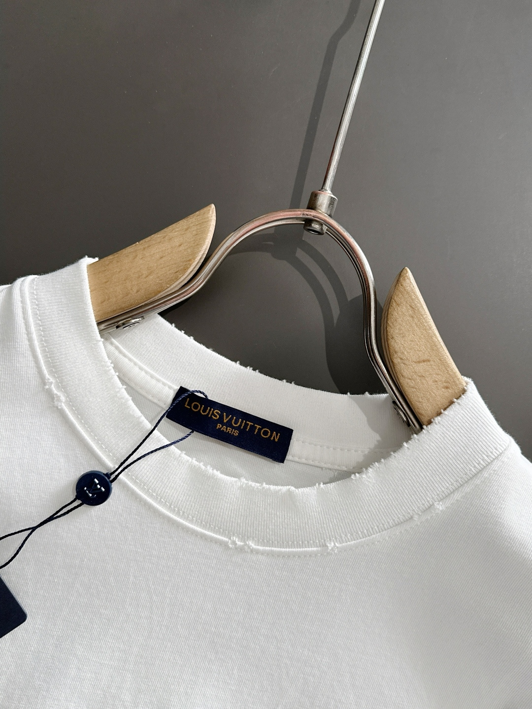 （高版本）1V 2026SS春夏最新款圆领时尚短袖T恤，官网同步，专柜纯棉面料！贴肤舒适，耐看又好穿，领