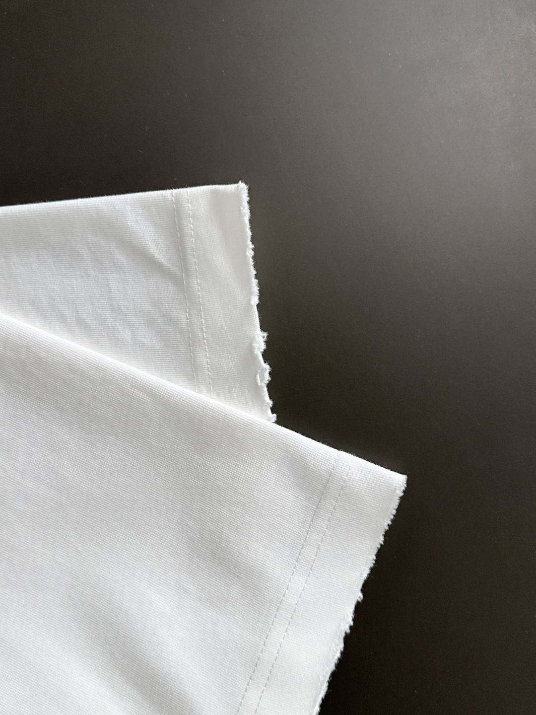 （高版本）1V 2026SS春夏最新款圆领时尚短袖T恤，官网同步，专柜纯棉面料！贴肤舒适，耐看又好穿，领