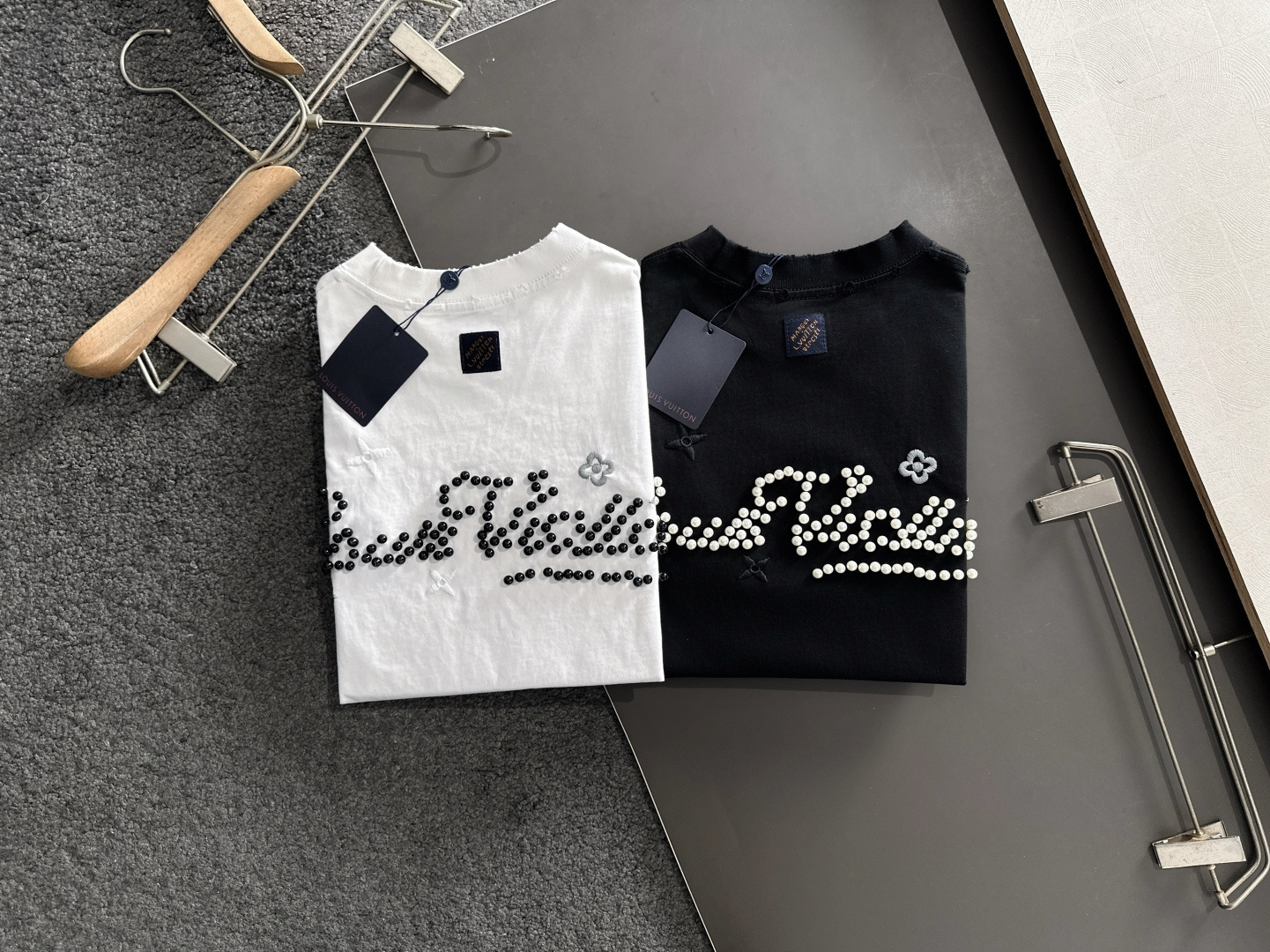 （高版本）1V 2026SS春夏最新款圆领时尚短袖T恤，官网同步，专柜纯棉面料！贴肤舒适，耐看又好穿，领