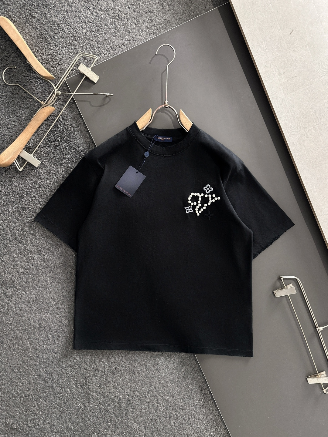 （高版本）1V 2026SS春夏最新款圆领时尚短袖T恤，官网同步，专柜纯棉面料！贴肤舒适，耐看又好穿，领