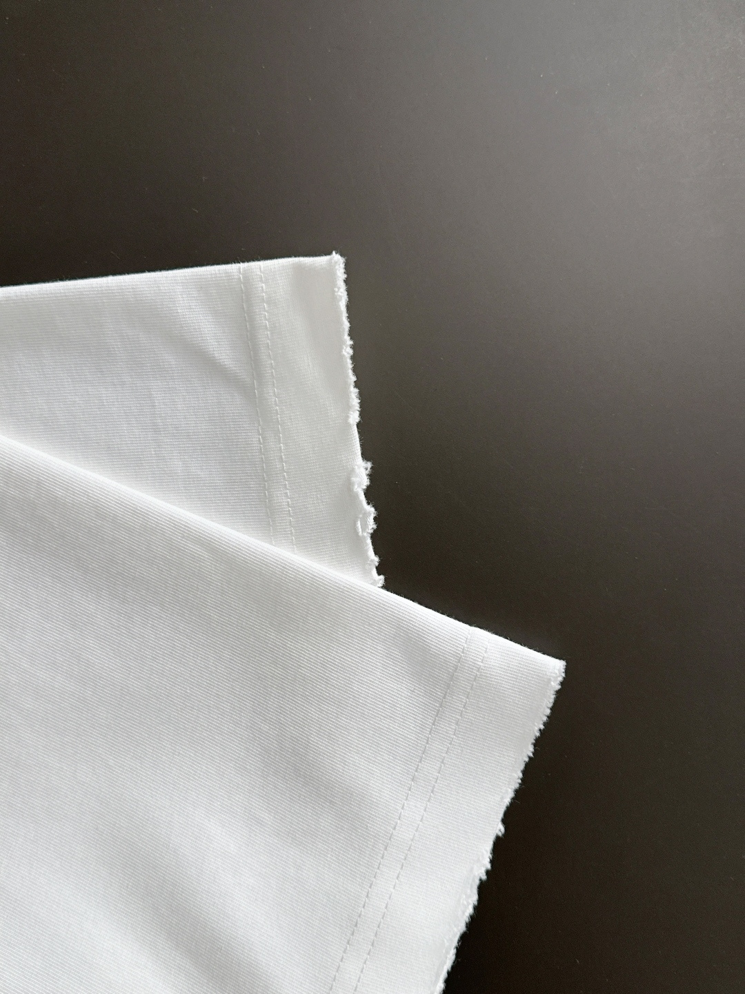 （高版本）1V 2026SS春夏最新款圆领时尚短袖T恤，官网同步，专柜纯棉面料！贴肤舒适，耐看又好穿，领