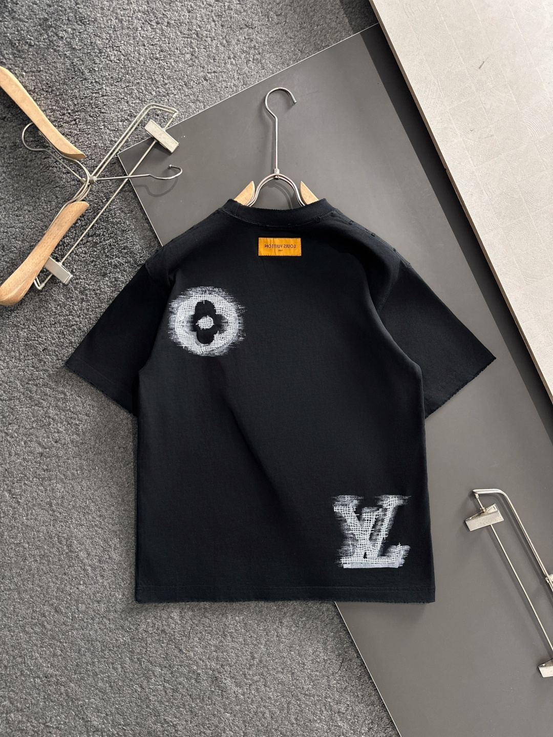 （高版本）1V 2026SS春夏最新款圆领时尚短袖T恤，官网同步，专柜纯棉面料！贴肤舒适，耐看又好穿，领