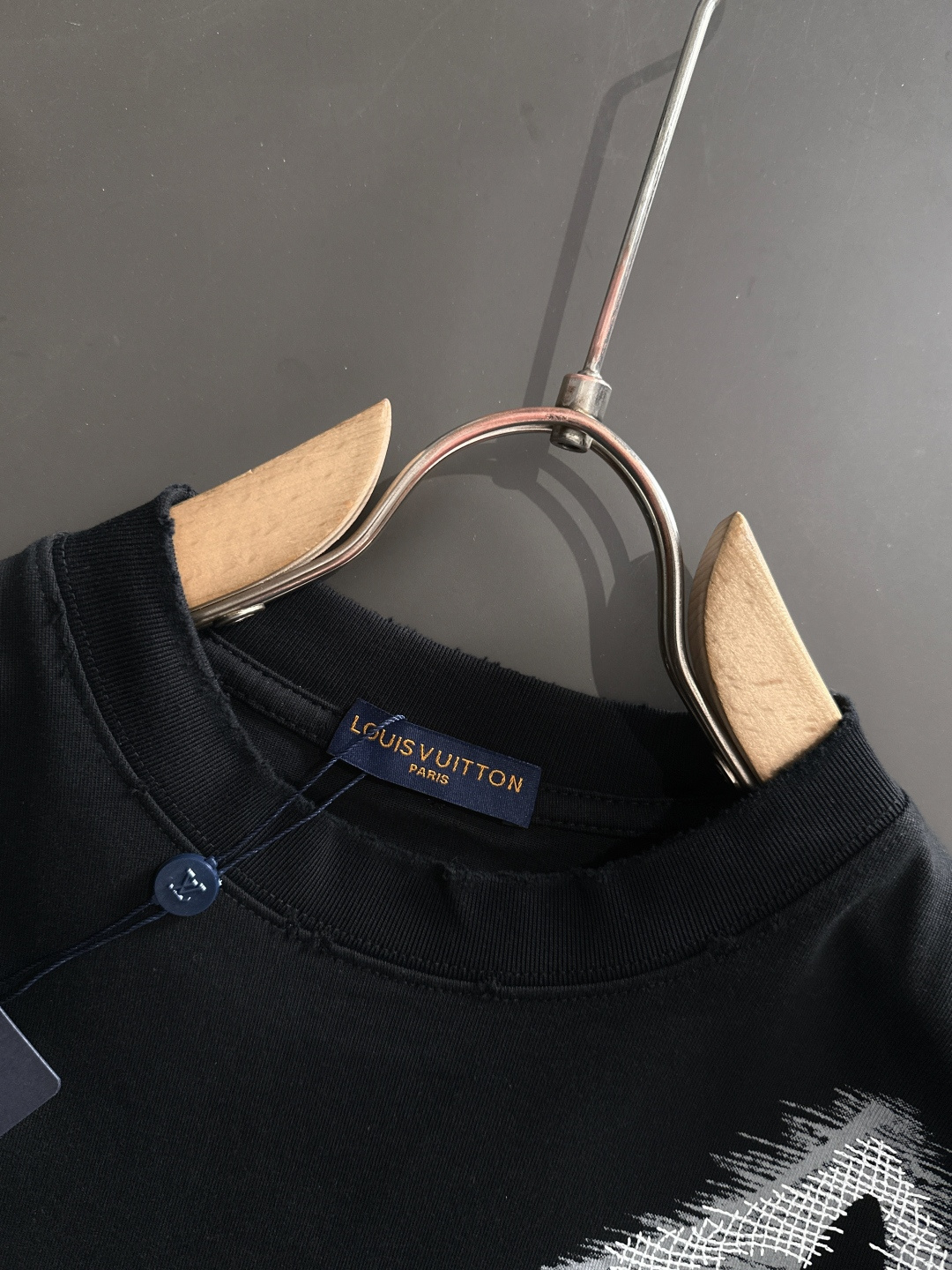 （高版本）1V 2026SS春夏最新款圆领时尚短袖T恤，官网同步，专柜纯棉面料！贴肤舒适，耐看又好穿，领