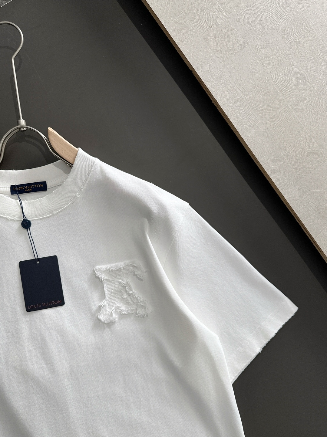 （高版本） 1V 2026SS春夏最新款圆领时尚短袖T恤，官网同步，专柜纯棉面料！贴肤舒适，耐看又好穿，