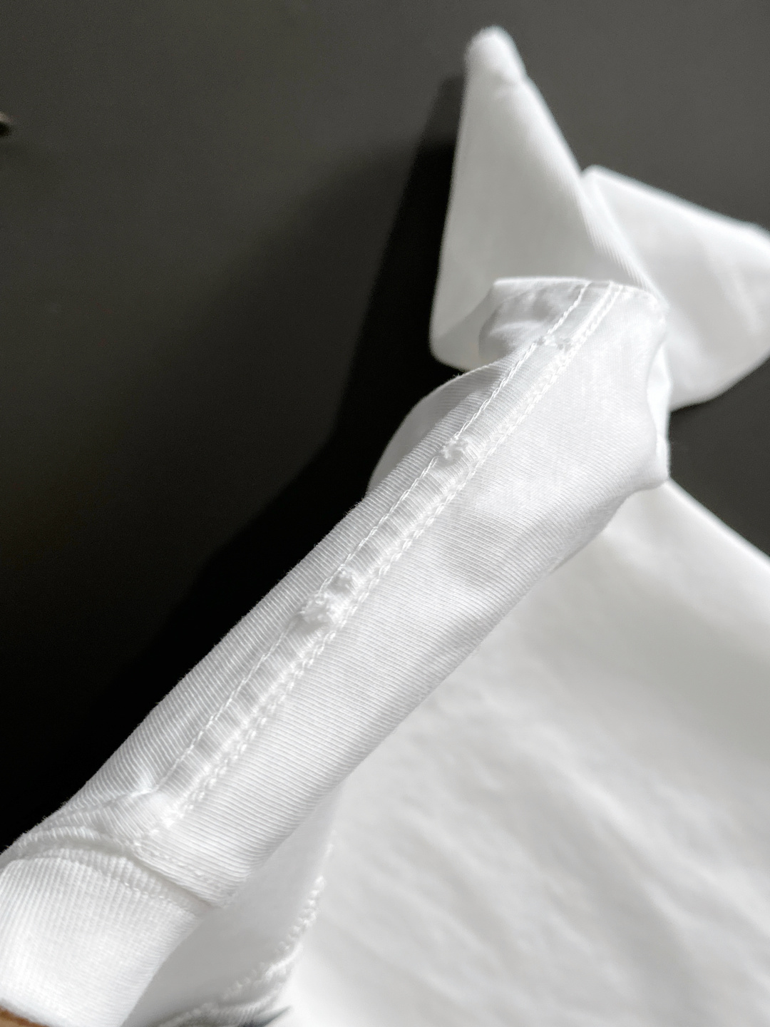 （高版本） 1V 2026SS春夏最新款圆领时尚短袖T恤，官网同步，专柜纯棉面料！贴肤舒适，耐看又好穿，