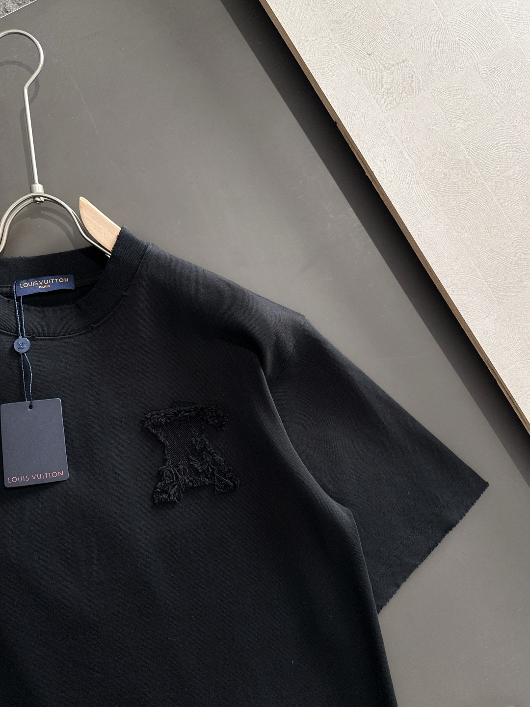 （高版本）1V 2026SS春夏最新款圆领时尚短袖T恤，官网同步，专柜纯棉面料！贴肤舒适，耐看又好穿，领