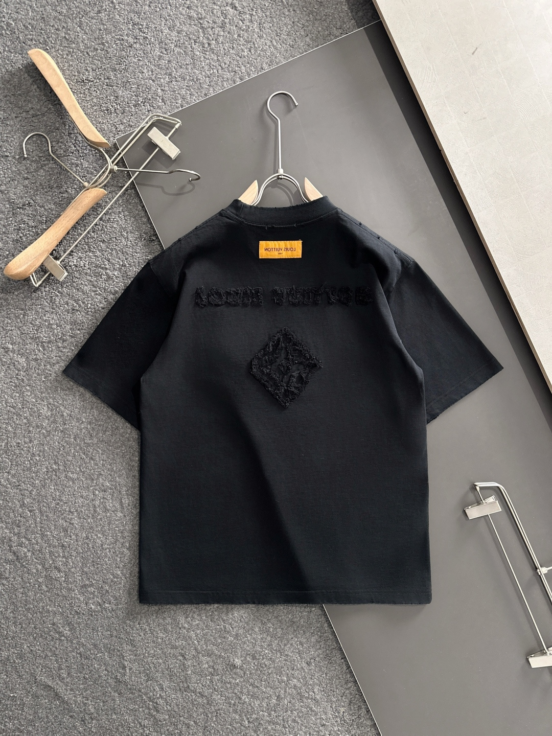 （高版本）1V 2026SS春夏最新款圆领时尚短袖T恤，官网同步，专柜纯棉面料！贴肤舒适，耐看又好穿，领