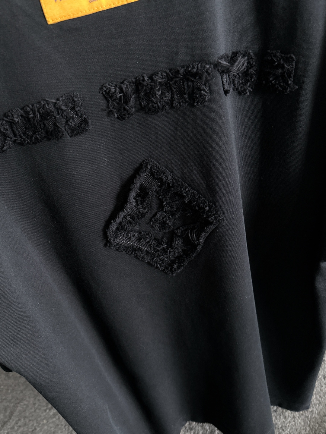 （高版本）1V 2026SS春夏最新款圆领时尚短袖T恤，官网同步，专柜纯棉面料！贴肤舒适，耐看又好穿，领