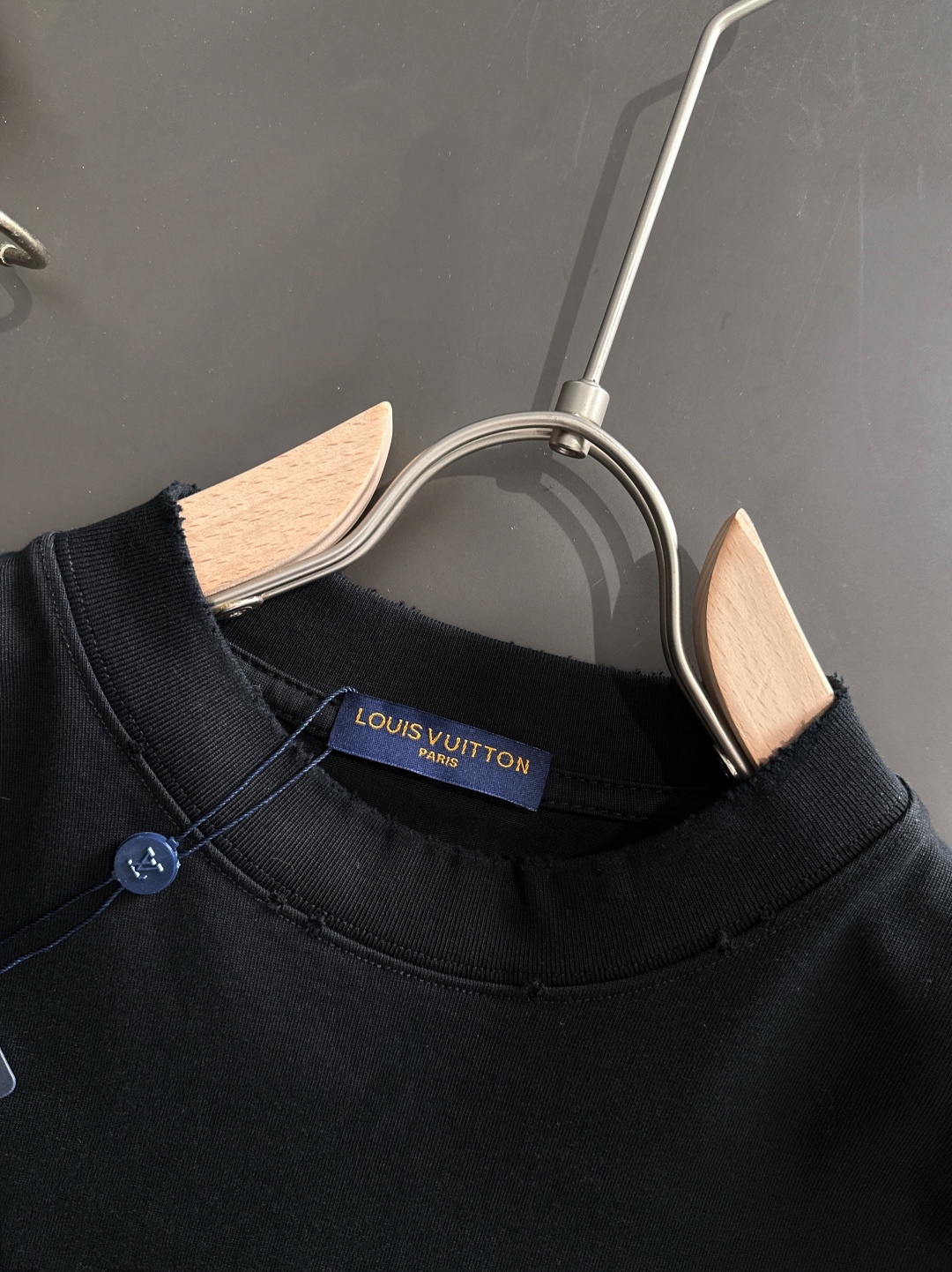 （高版本）1V 2026SS春夏最新款圆领时尚短袖T恤，官网同步，专柜纯棉面料！贴肤舒适，耐看又好穿，领