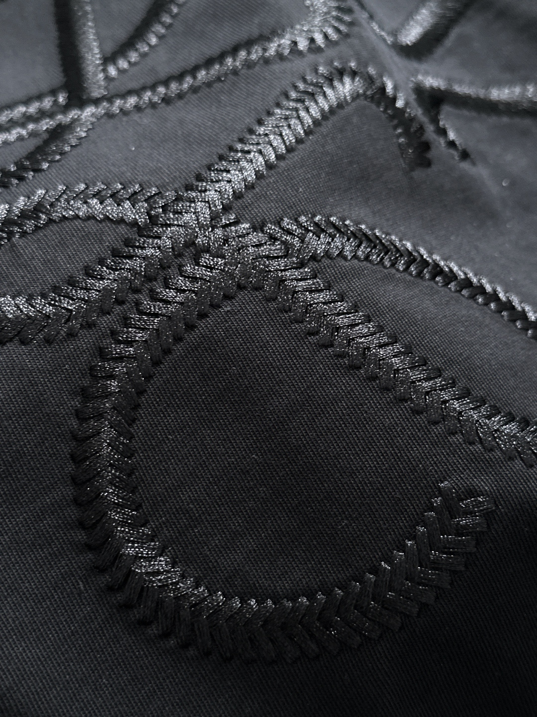 （高版本）LOW 2026SS春夏最新款圆领时尚短袖T恤，官网同步，专柜纯棉面料！贴肤舒适，耐看又好穿，