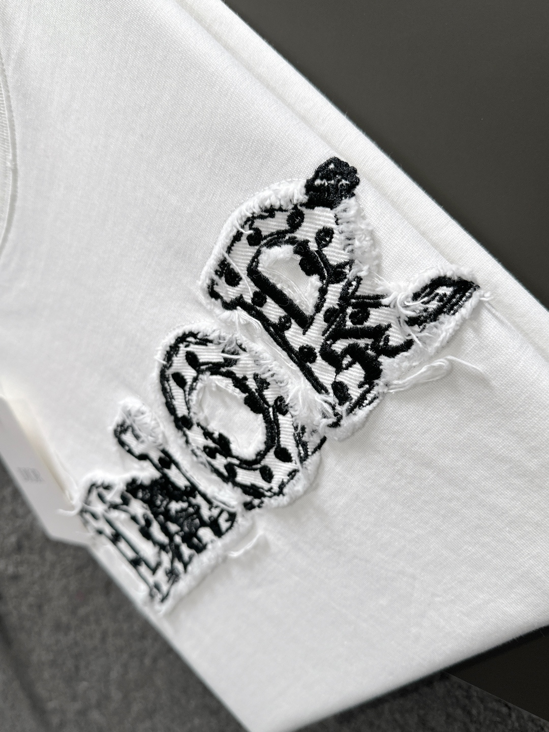 （高版本）CD 2026SS春夏最新款圆领时尚短袖T恤，官网同步，专柜纯棉面料！贴肤舒适，耐看又好穿，领