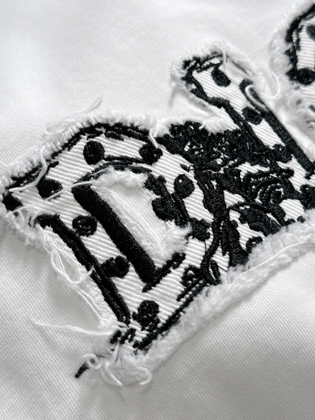 （高版本）CD 2026SS春夏最新款圆领时尚短袖T恤，官网同步，专柜纯棉面料！贴肤舒适，耐看又好穿，领