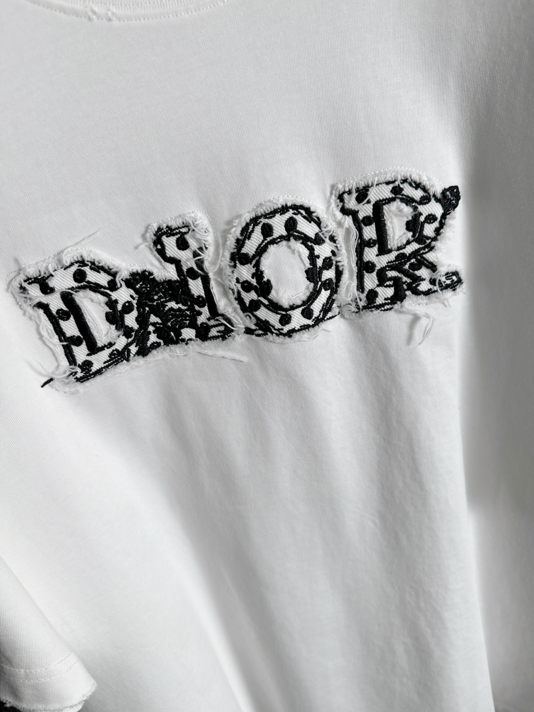 （高版本）CD 2026SS春夏最新款圆领时尚短袖T恤，官网同步，专柜纯棉面料！贴肤舒适，耐看又好穿，领