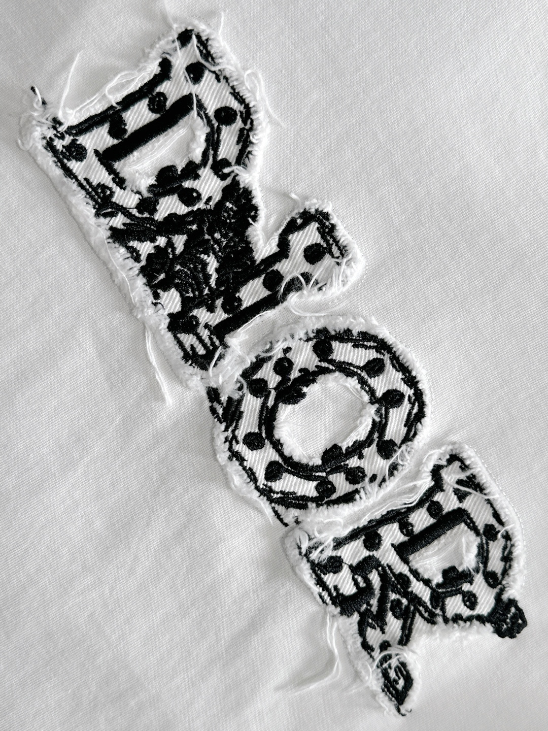 （高版本）CD 2026SS春夏最新款圆领时尚短袖T恤，官网同步，专柜纯棉面料！贴肤舒适，耐看又好穿，领