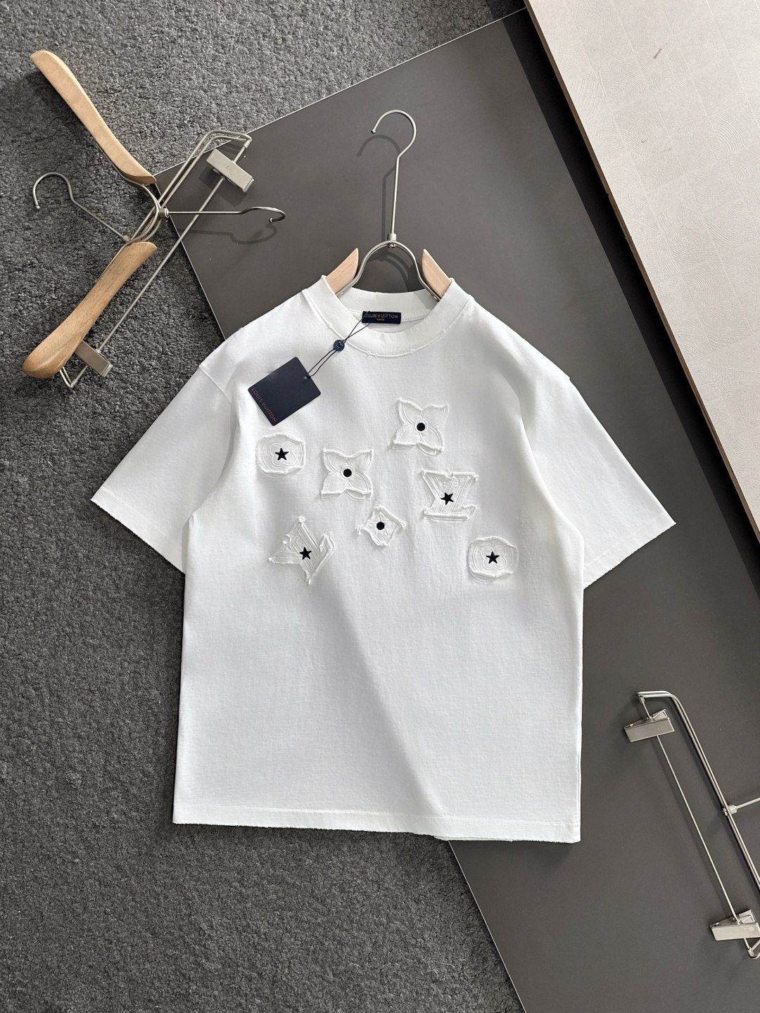 （高版本）1V 2026SS春夏最新款圆领时尚短袖T恤，官网同步，专柜纯棉面料！贴肤舒适，耐看又好穿，领