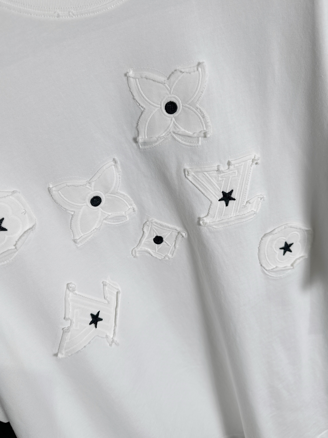 （高版本）1V 2026SS春夏最新款圆领时尚短袖T恤，官网同步，专柜纯棉面料！贴肤舒适，耐看又好穿，领