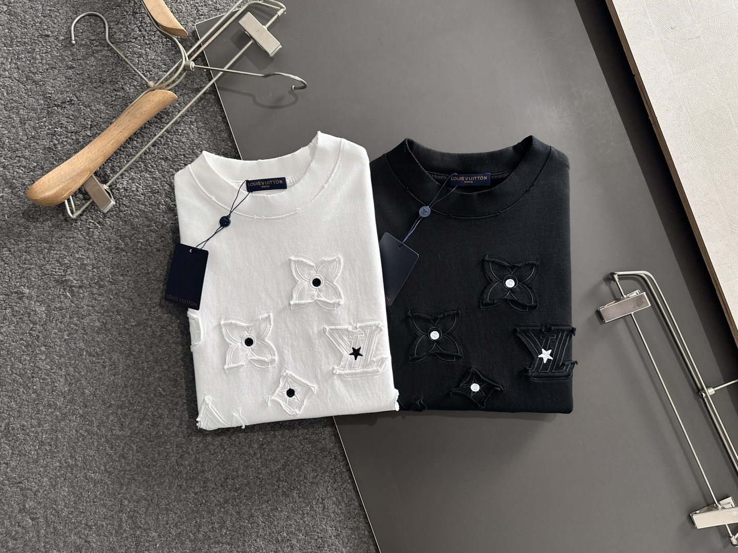 （高版本）1V 2026SS春夏最新款圆领时尚短袖T恤，官网同步，专柜纯棉面料！贴肤舒适，耐看又好穿，领