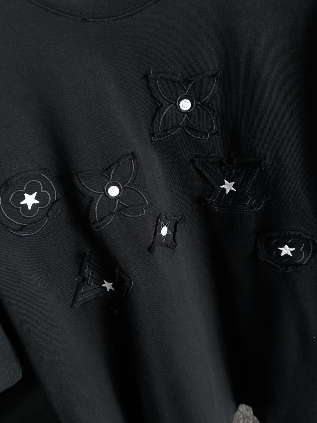 （高版本）1V 2026SS春夏最新款圆领时尚短袖T恤，官网同步，专柜纯棉面料！贴肤舒适，耐看又好穿，领