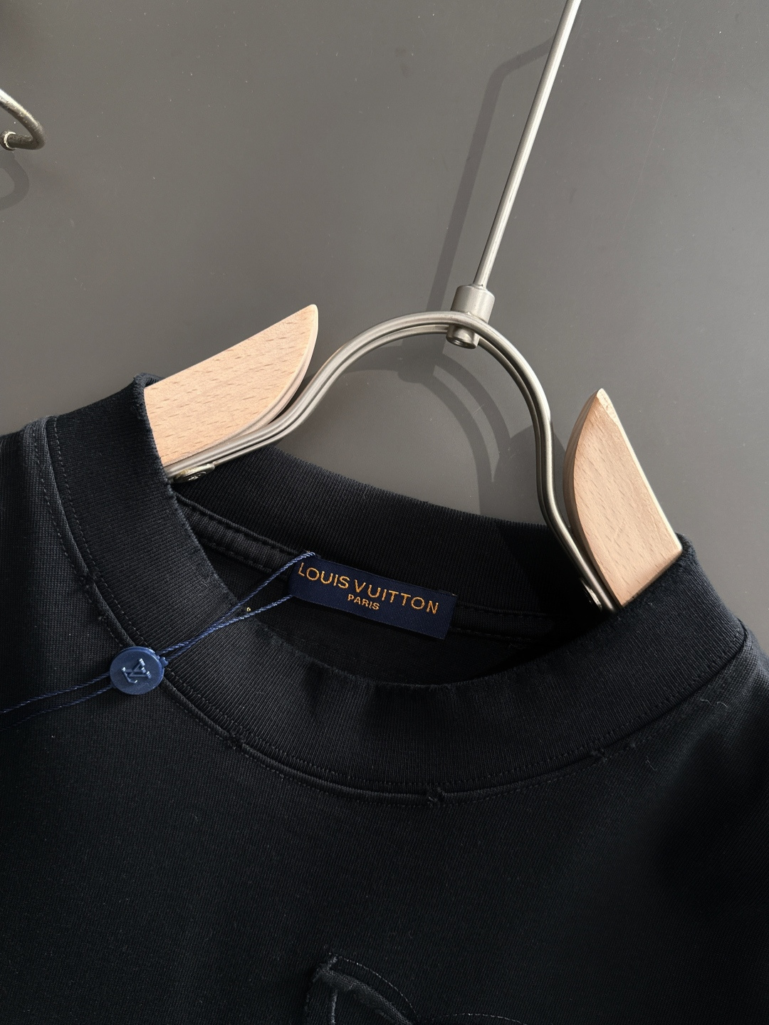 （高版本）1V 2026SS春夏最新款圆领时尚短袖T恤，官网同步，专柜纯棉面料！贴肤舒适，耐看又好穿，领