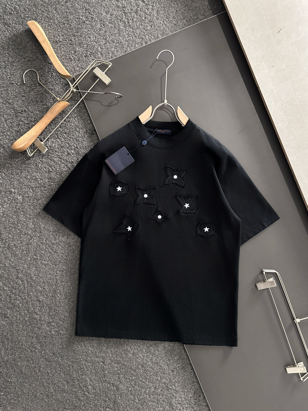 （高版本）1V 2026SS春夏最新款圆领时尚短袖T恤，官网同步，专柜纯棉面料！贴肤舒适，耐看又好穿，领