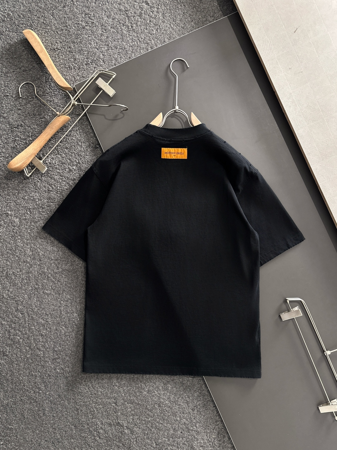 （高版本）1V 2026SS春夏最新款圆领时尚短袖T恤，官网同步，专柜纯棉面料！贴肤舒适，耐看又好穿，领