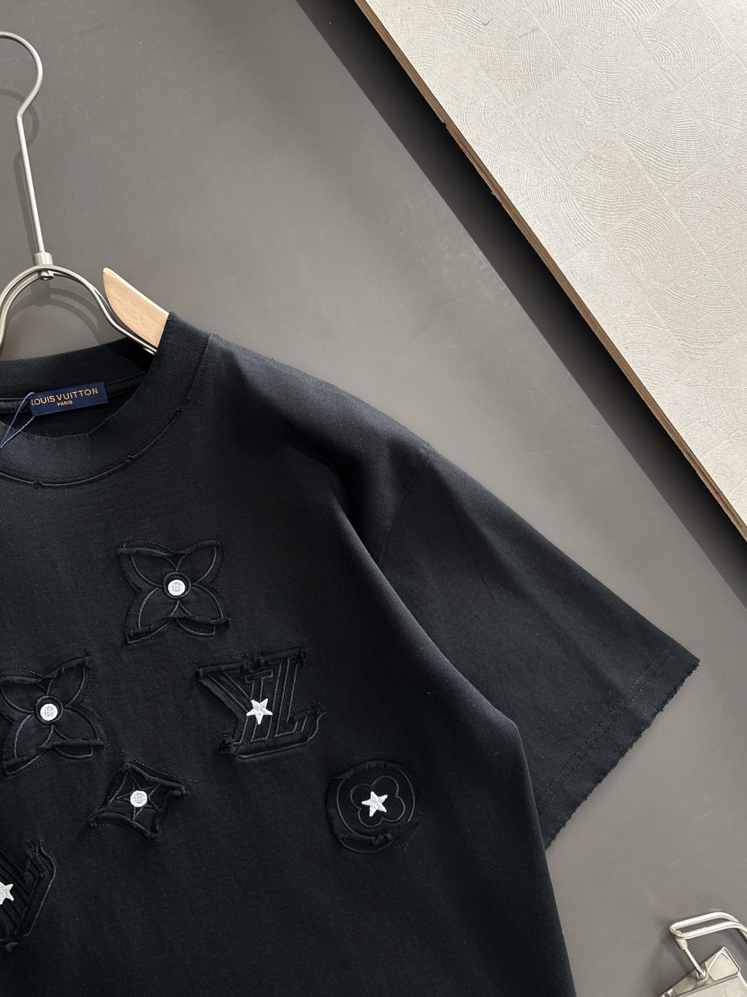 （高版本）1V 2026SS春夏最新款圆领时尚短袖T恤，官网同步，专柜纯棉面料！贴肤舒适，耐看又好穿，领