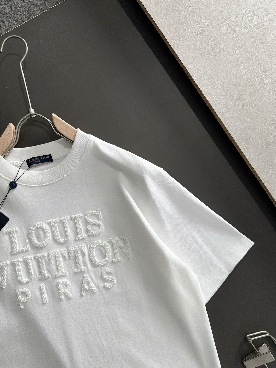 （高版本）1V 2026SS春夏最新款圆领时尚短袖T恤，官网同步，专柜纯棉面料！贴肤舒适，耐看又好穿，领