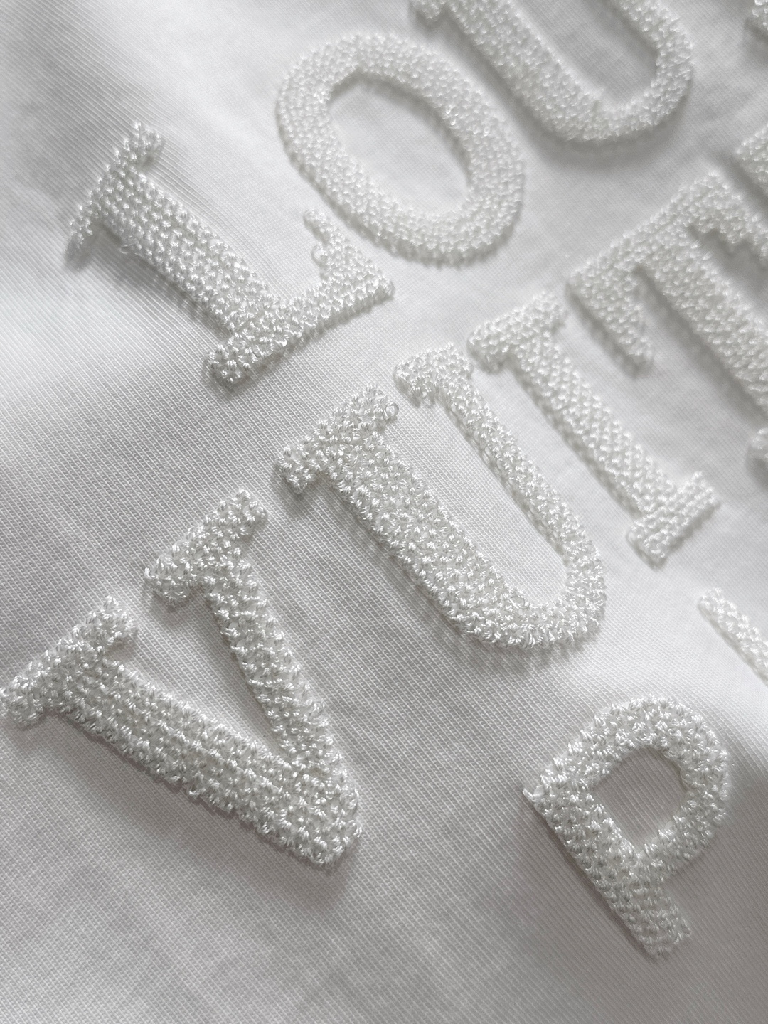 （高版本）1V 2026SS春夏最新款圆领时尚短袖T恤，官网同步，专柜纯棉面料！贴肤舒适，耐看又好穿，领