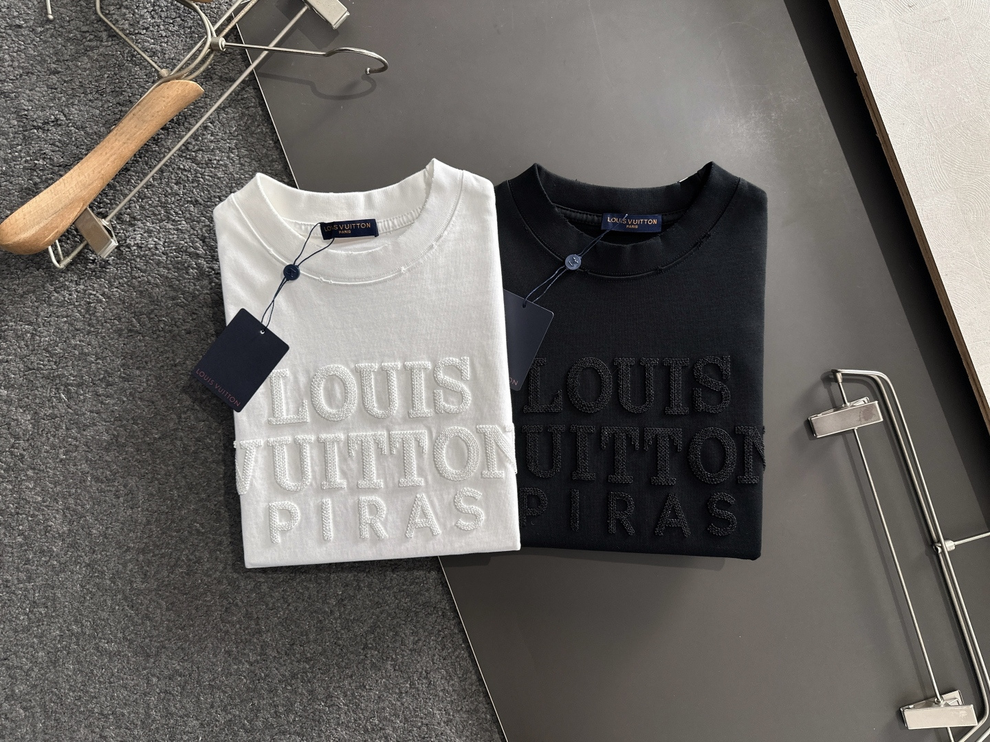 （高版本）1V 2026SS春夏最新款圆领时尚短袖T恤，官网同步，专柜纯棉面料！贴肤舒适，耐看又好穿，领