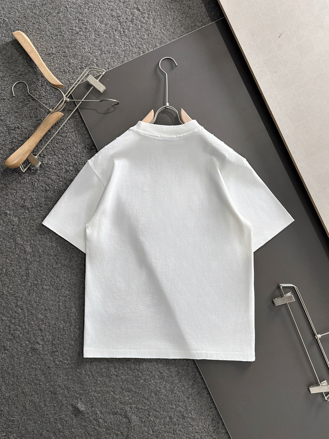 （高版本）LOW 2026SS春夏最新款圆领时尚短袖T恤，官网同步，专柜纯棉面料！贴肤舒适，耐看又好穿，