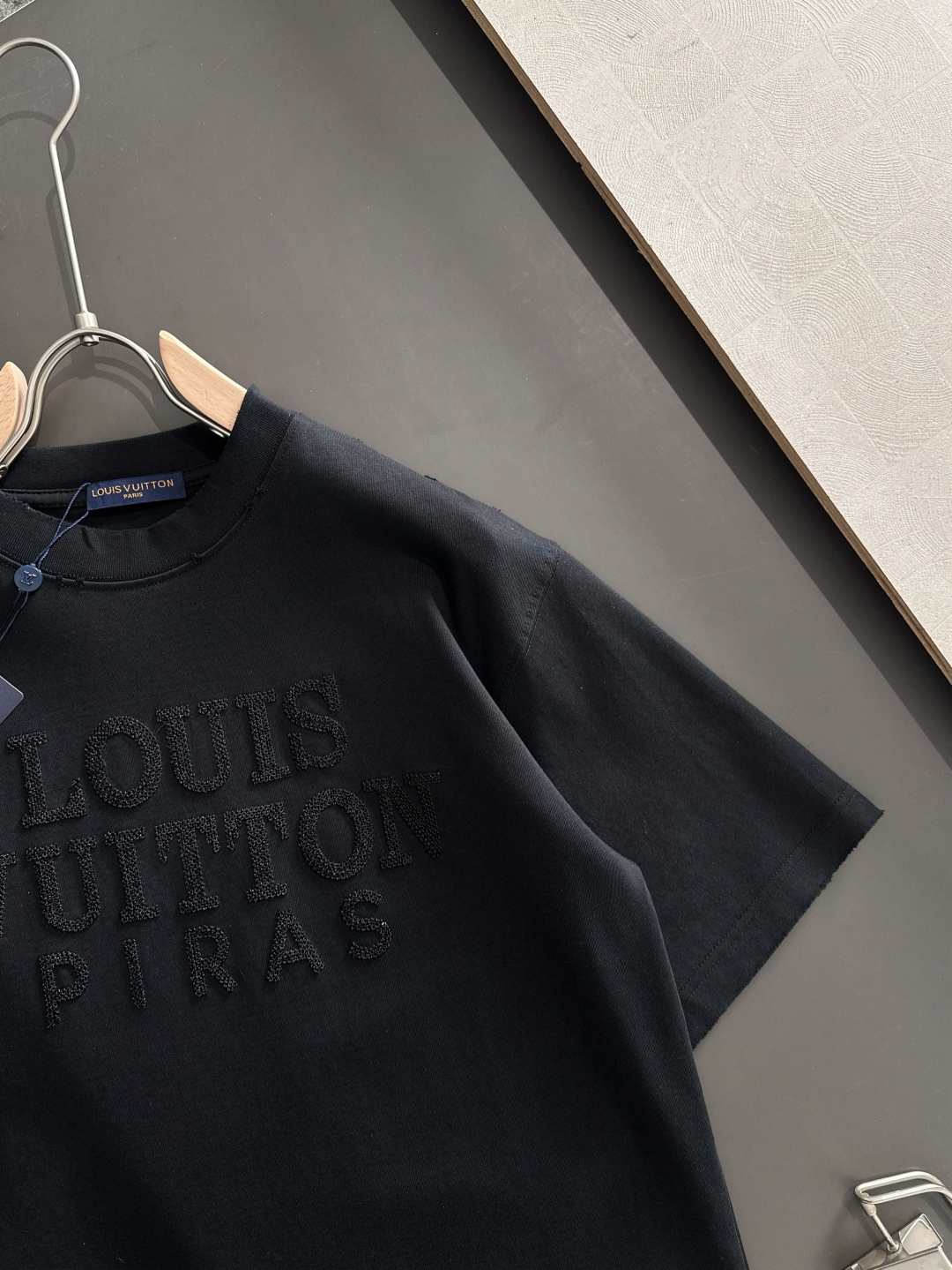 （高版本）1V 2026SS春夏最新款圆领时尚短袖T恤，官网同步，专柜纯棉面料！贴肤舒适，耐看又好穿，领