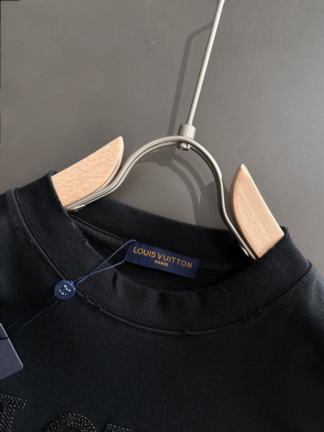 （高版本）1V 2026SS春夏最新款圆领时尚短袖T恤，官网同步，专柜纯棉面料！贴肤舒适，耐看又好穿，领