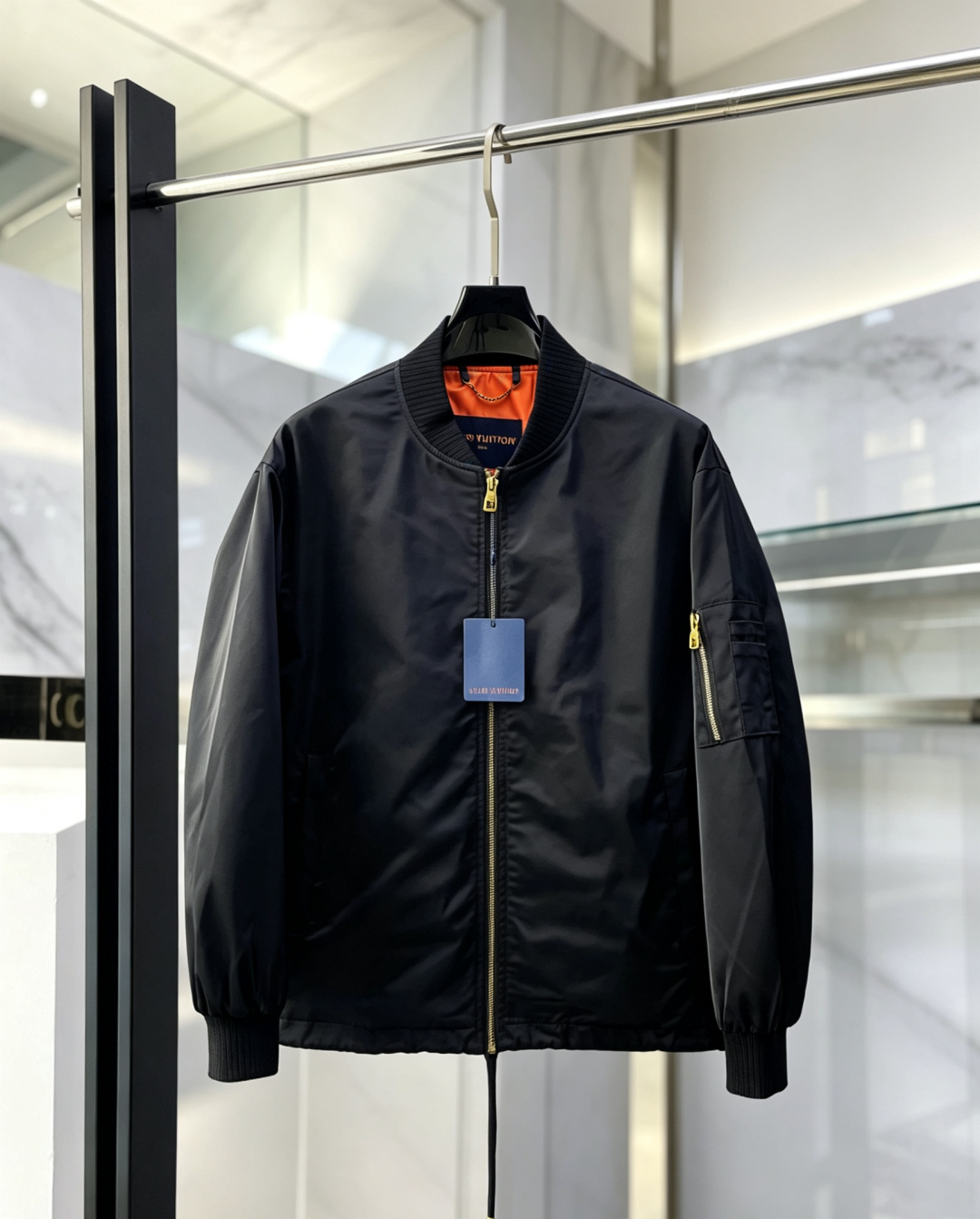 NO:957352,,,Lv official website of the same style, complete with three labels, on sale in advance. 2026 new autumn men's jackets, high-end version with complete three labels of the original order. Custom-made fabrics at the counter. Highly breathable and comfortable, impeccable details, brand element design concept, reflecting high quality. Delicate and soft feel. Casual tailoring, excellent upper body size M～3XL, can wear 200 pounds,,louis vuitton,jackets & coats,jackets & coats,19860909,,Lv 官网同款,三标齐全,提前发售 2026秋季新款男士夹克外套,原单三标齐全高端版本 专柜定制面料 透气舒适度高,细节无可挑剔,品牌元素设计理念,体现高品质.手感细腻柔软 呈现休闲裁剪,上身版型超赞 码数M～3XL 可穿200斤,,louis vuitton,jackets & coats,jackets & coats,,Men's clothing