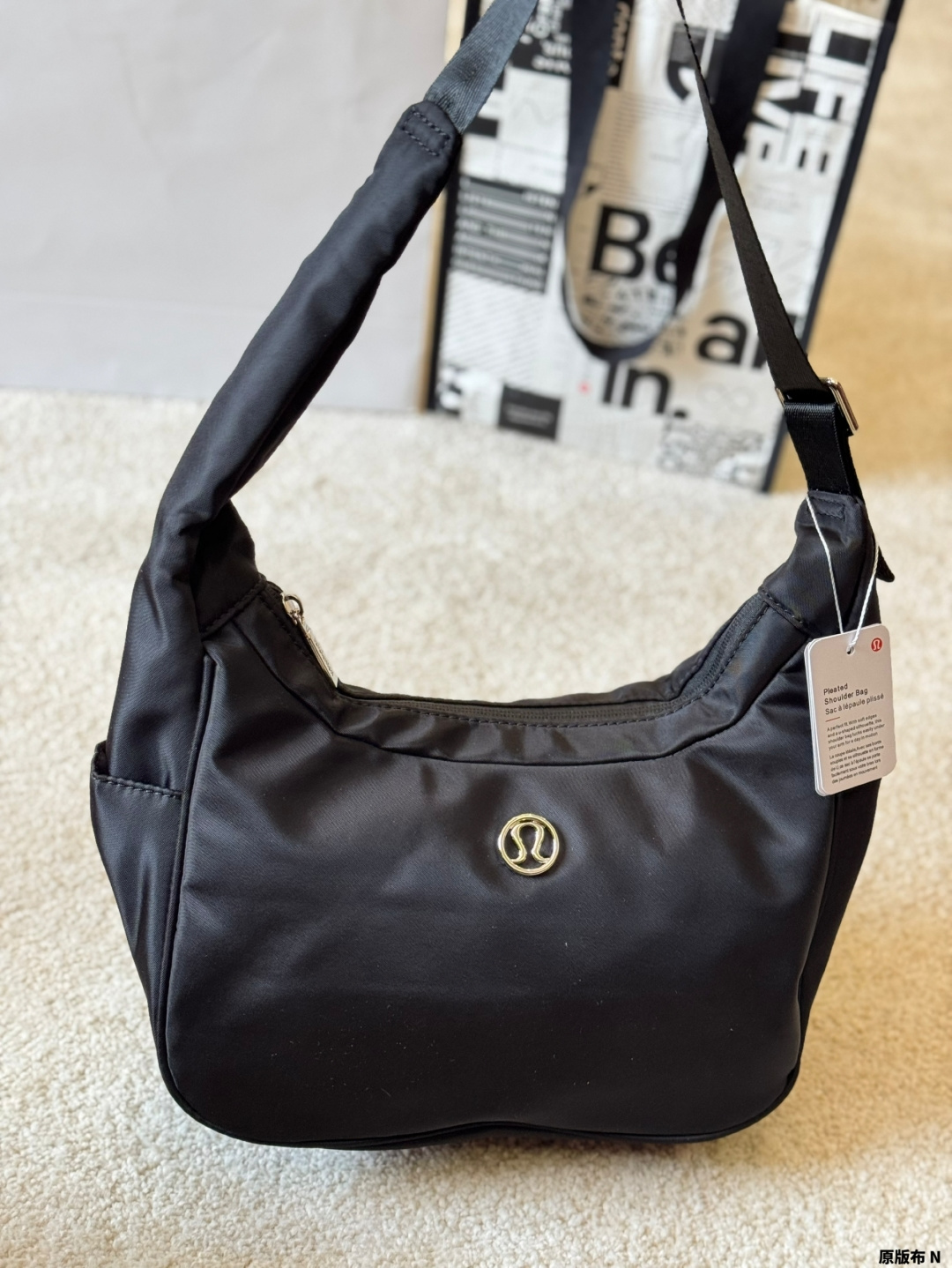 全新未拆封(密封包装系列)lululemon 1预测又一个爆款包包® shoulder bag 来啦