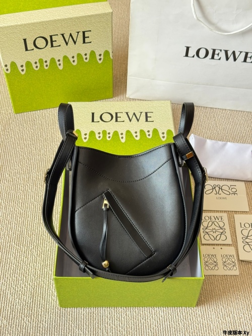 Loewe Hammock Small Leather Shoulder Bag Black, 25 x 21 x 10 cm 1 Loewe Hammock Small Leather Shoulder Bag Black, 25 x 21 x 10 cm
