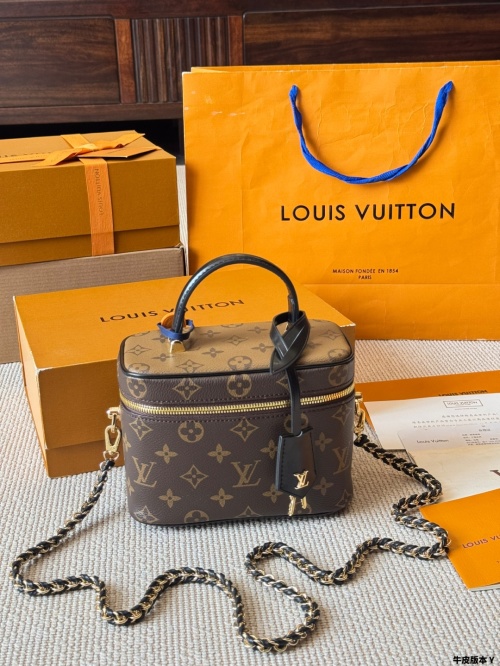 Louis Vuitton Vanity Bag: Monogram Canvas, Retro Design, Chain Strap 1 Louis Vuitton Vanity Bag: Monogram Canvas, Retro Design, Chain Strap