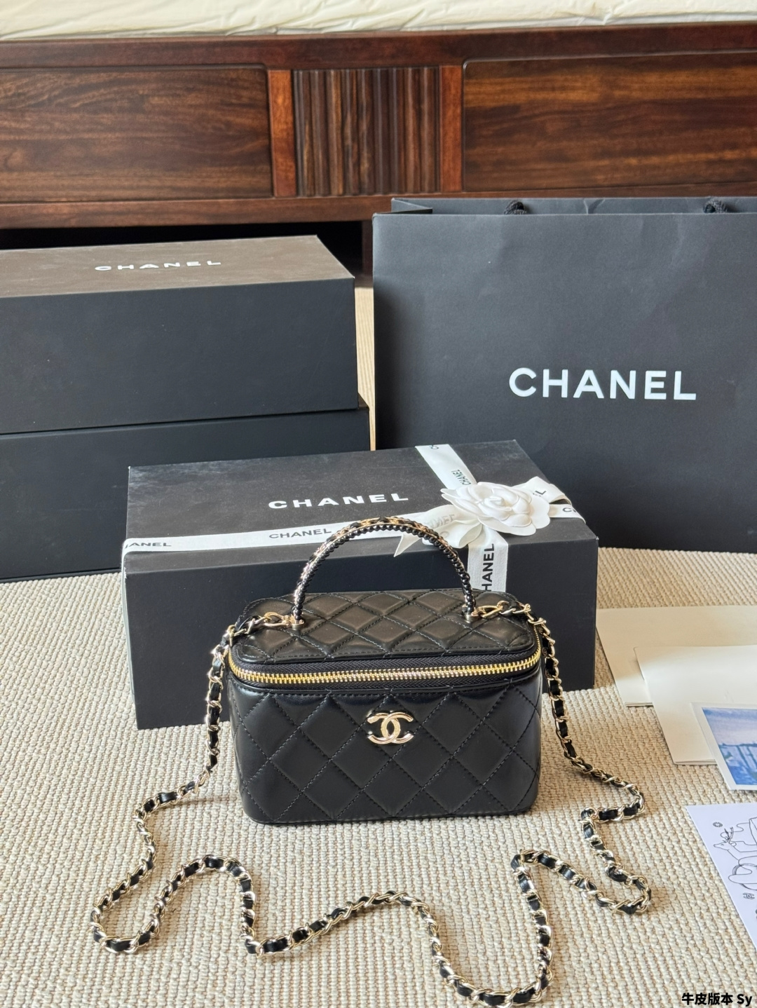Chanel Vintage Box Bag - Luxurious Leather Shoulder & Crossbody Bag