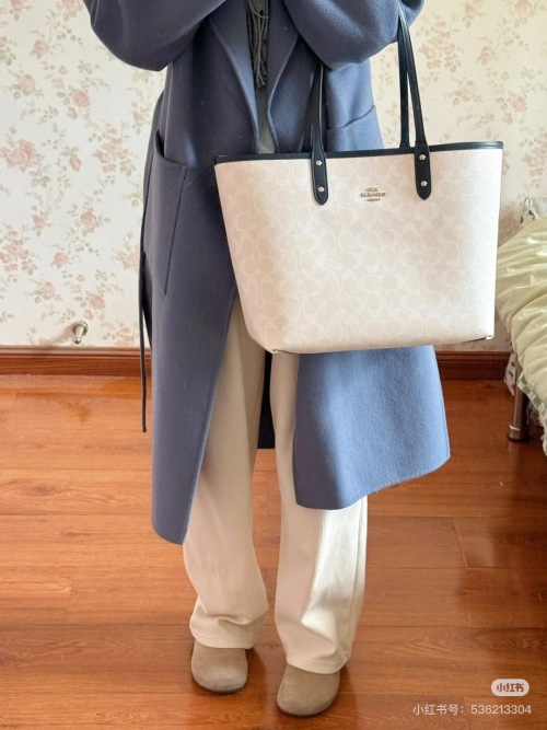 Coach City Tote Bag, Lightweight and Versatile for Everyday Use 1 Coach City Tote Bag, Lightweight and Versatile for Everyday Use