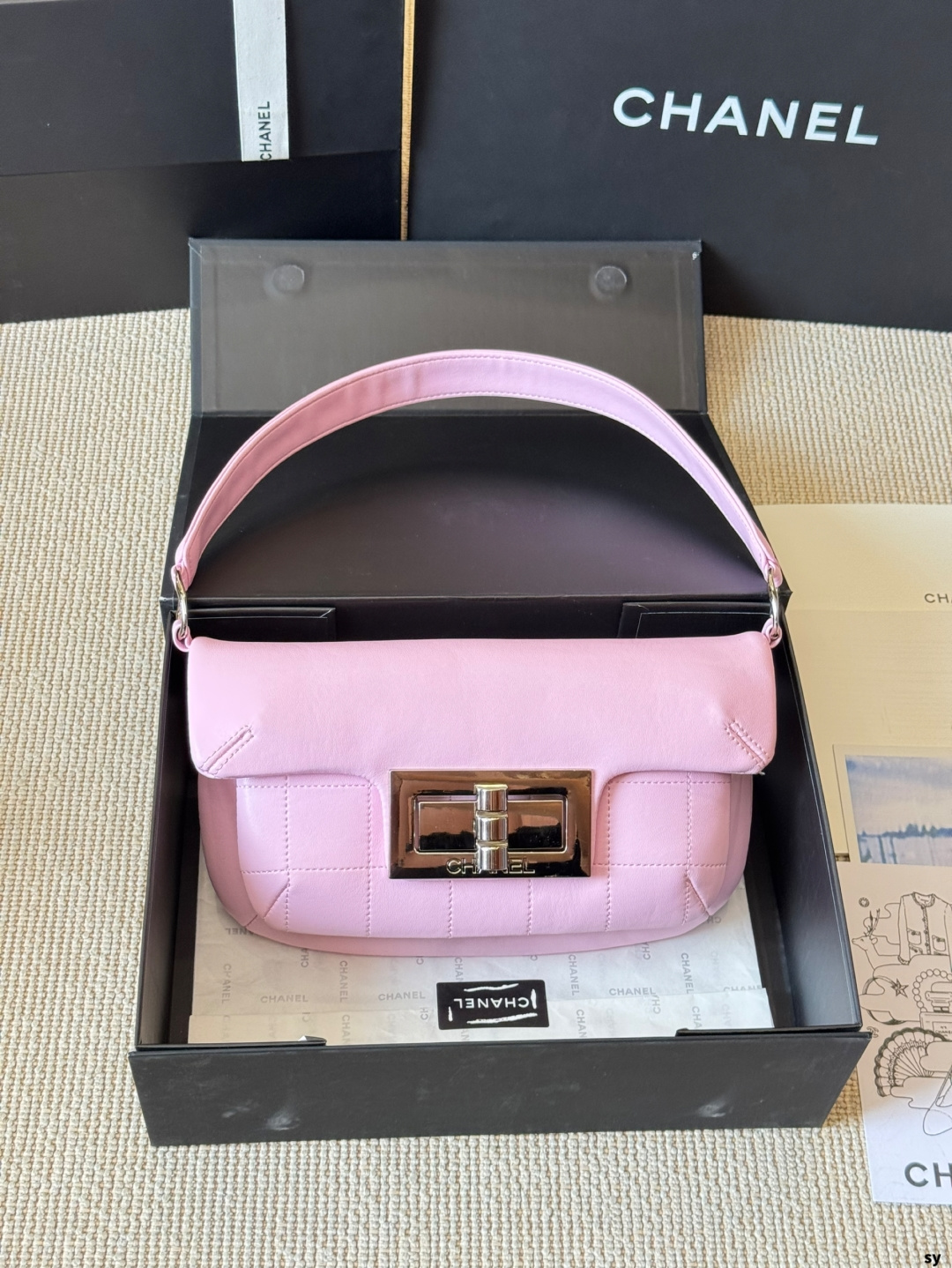 Chanel 2.55 Leather Shoulder Bag, Pink, Large Capacity, Stylish and Elegant